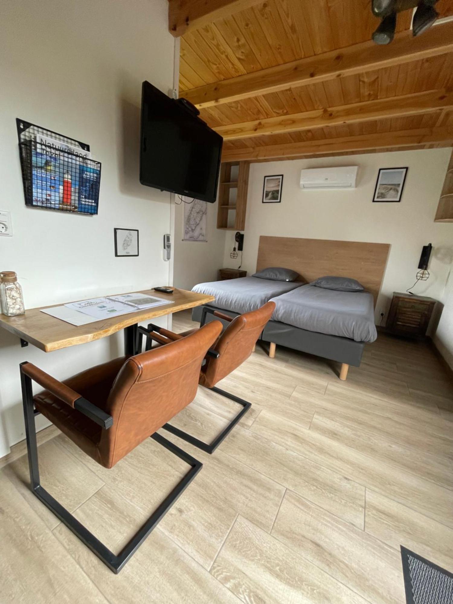 Bed & Bike Gasthuus Texel Bed & Breakfast Den Burg Exterior foto